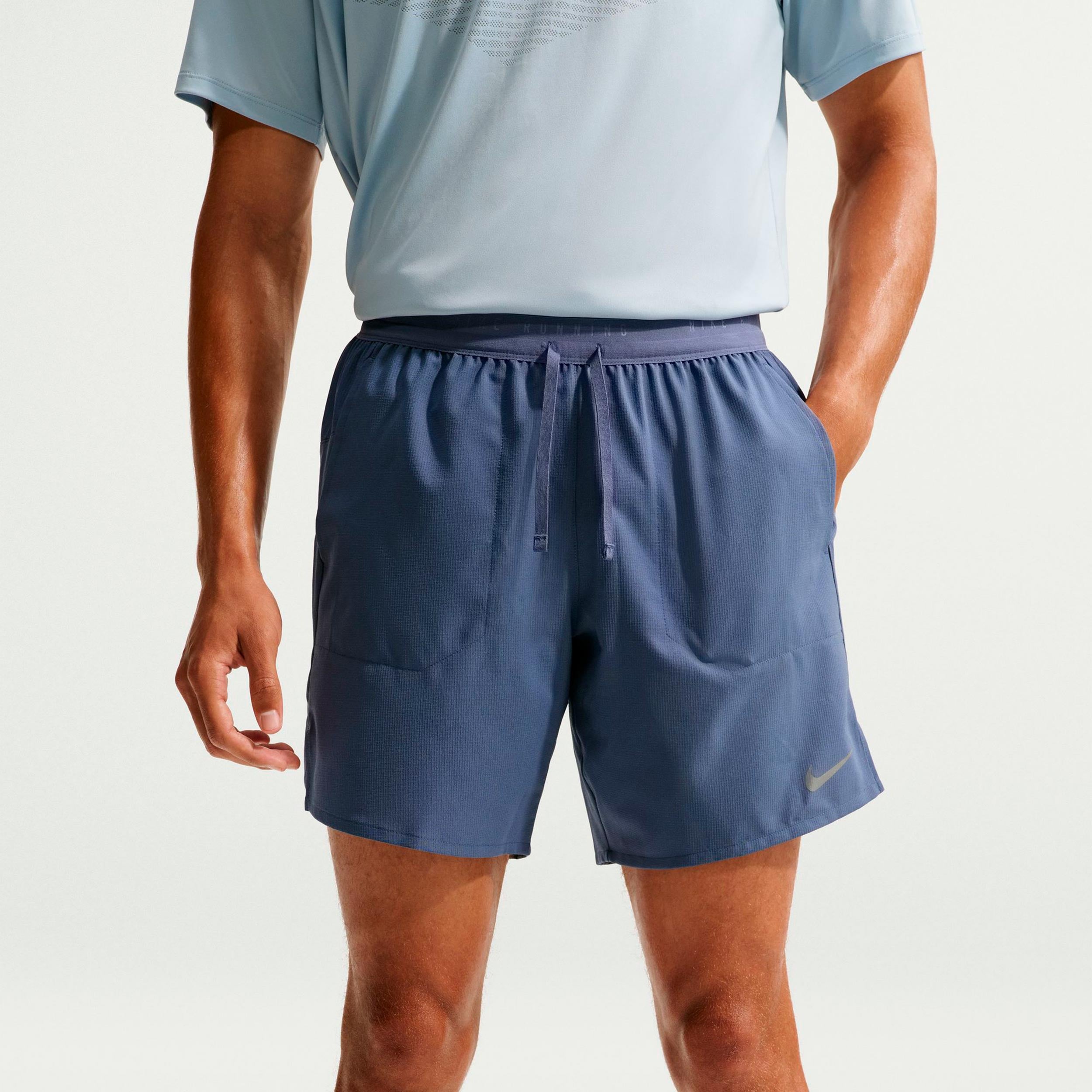 Nike Stride 7in  Pantaloncini da corsa Uomini - blu, argento