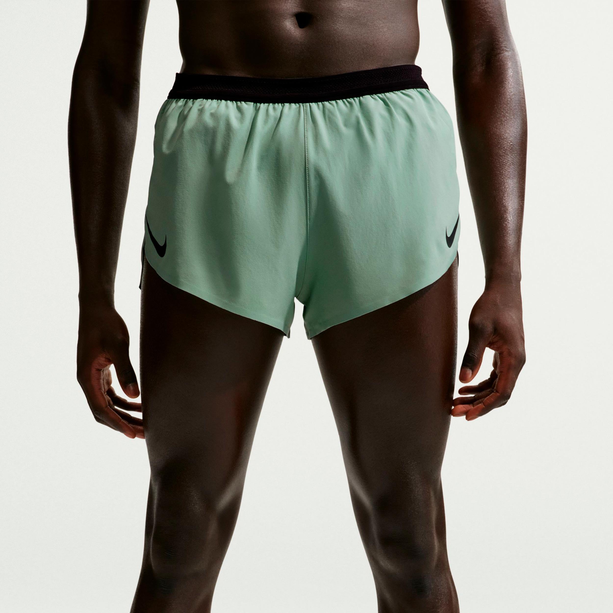 Nike AeroSwift Pantaloncini da corsa Uomini - oliva, nero