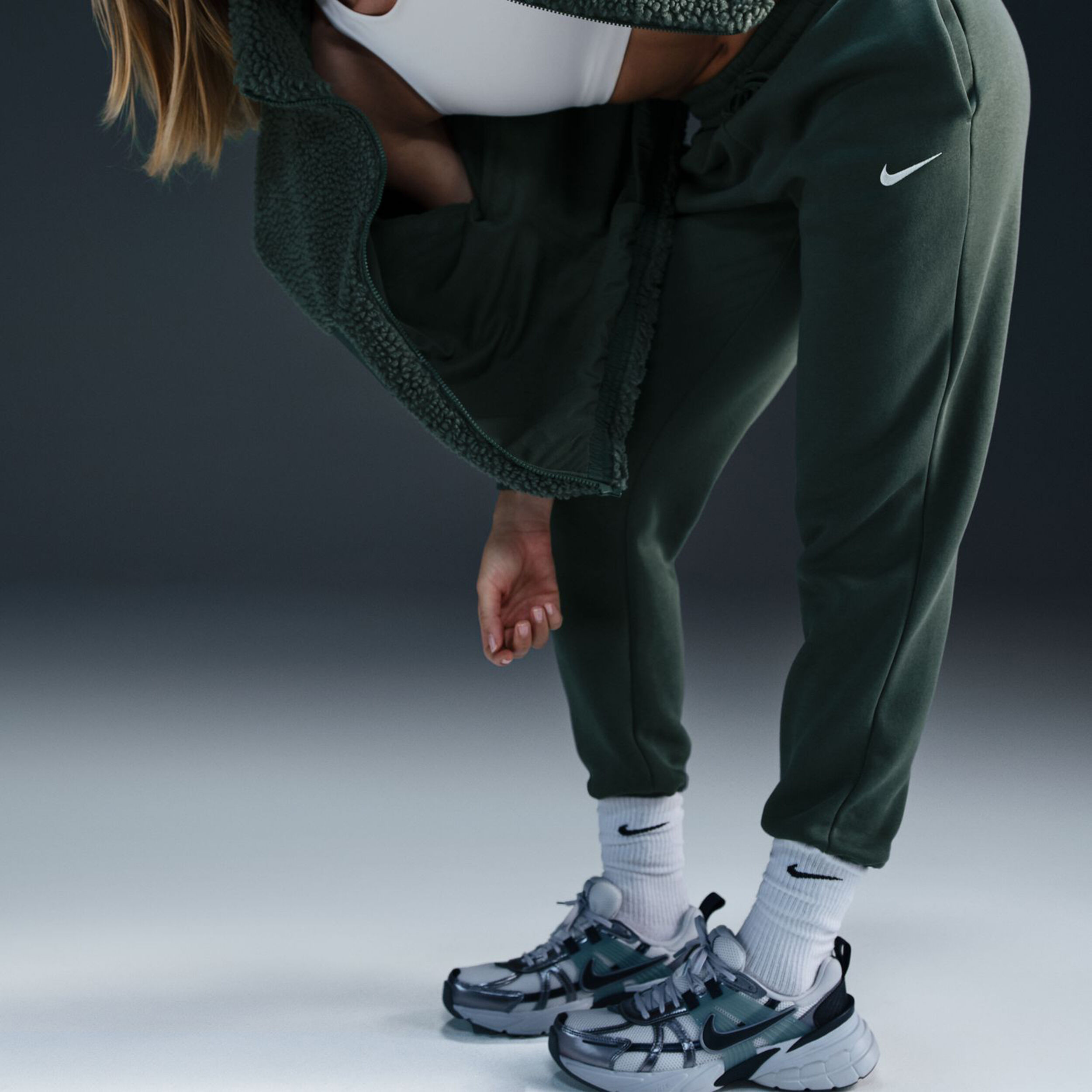 Pantaloni nike donna verde sales