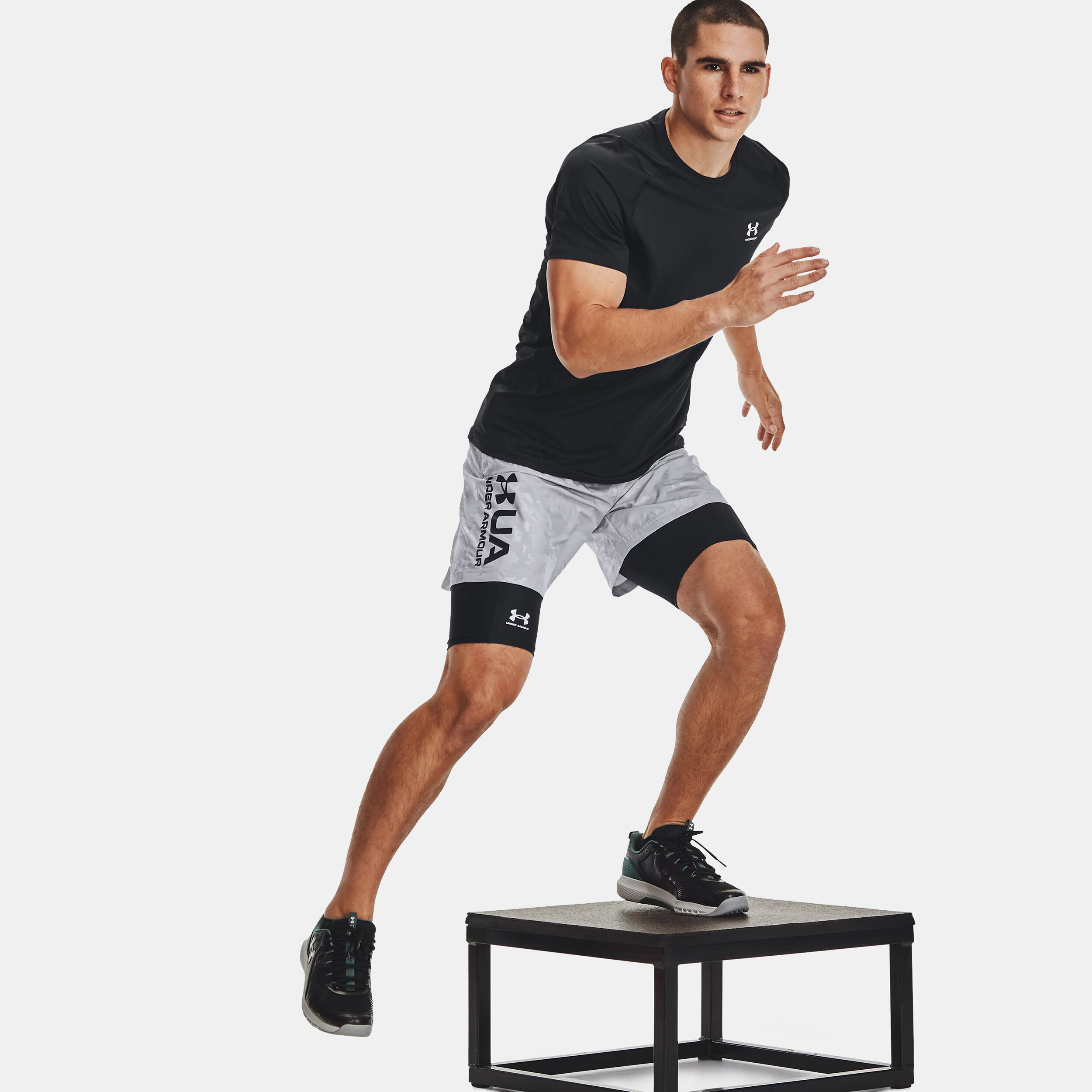 Buy Under Armour Heatgear Long Pantaloncini Uomini Nero online Tennis Point IT