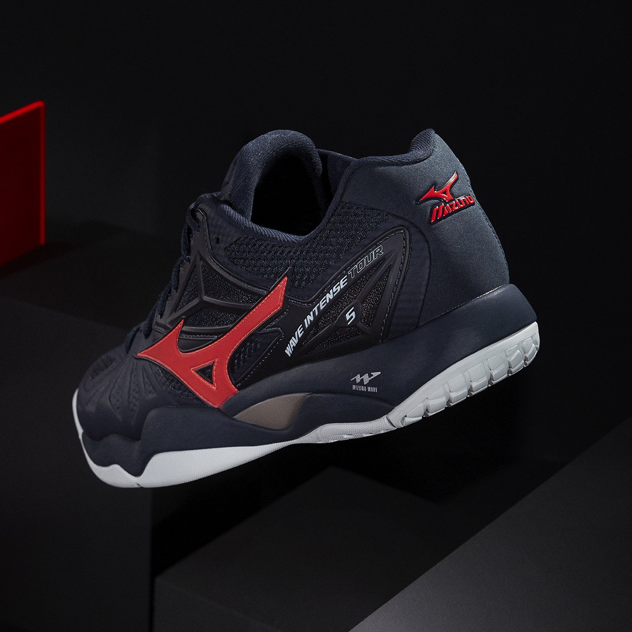 mizuno wave intense 4